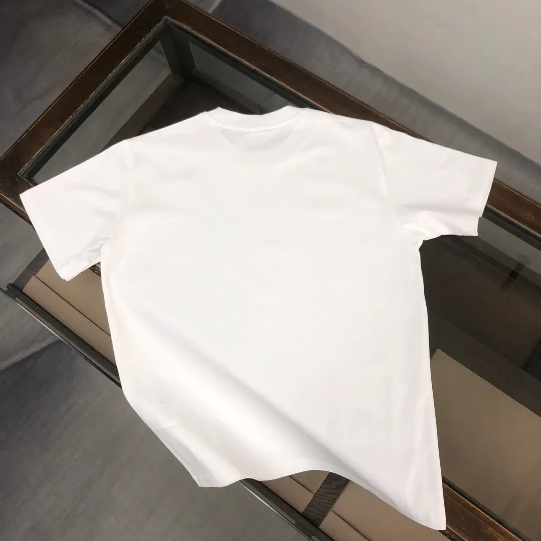 P180 Stone Island 2025 latest T-shirt, couple style ~ Original order, fashionable and casual short T-shirt, specially made of customized cotton fabric ~ Cotton T-shirt ~ Pre-washed to prevent deformation and shrinkage problem, more comfortable and breathable on the body ~ All available from stock ~ Unique design style, trendy must-have item, complete with three standards 👍 Color: black/white Size: S M L XL (larger version, please indicate your height and weight when placing an order)